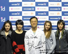 韩国id整形医院人气组合aprilkiss和id医院朴相薰院长合影