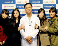 韩国id整形医院少女组合she’z和id医院朴相薰院长合影