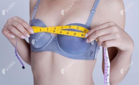 我做复合隆胸花3万多,术后恢复期约2月左右且后期胸没变小