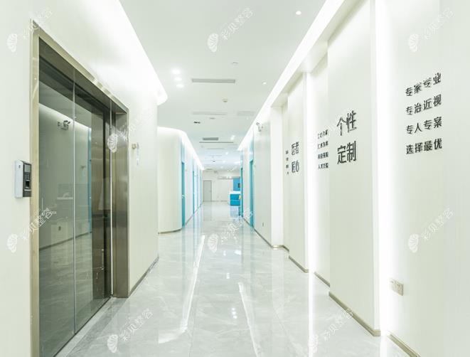 广州英华眼科门诊部医院走廊